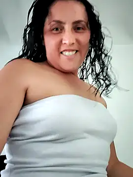 dulce valeriaa online show from February 16, 2025, 10:00 pm