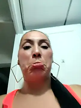 dulce valeriaa online show from February 16, 2025, 2:53 am