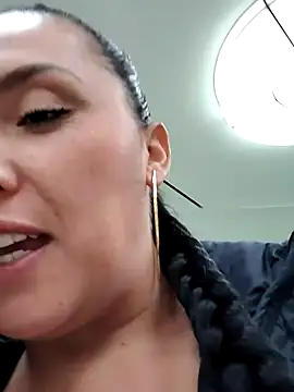 dulce valeriaa online show from February 15, 2025, 12:15 am