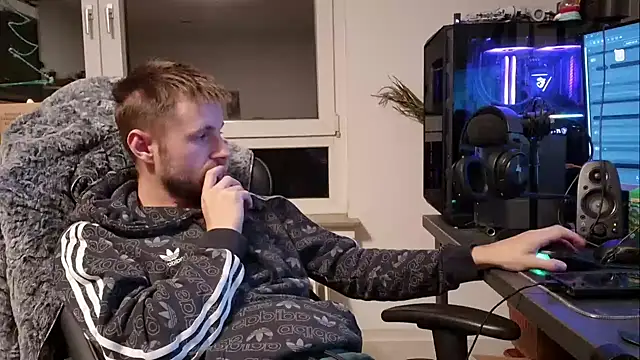 ademandjulia online show from January 18, 2026, 8:56 pm