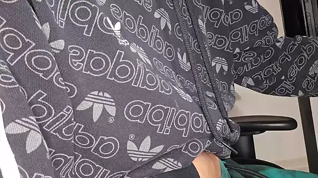 ademandjulia online show from September 29, 2025, 4:52 am