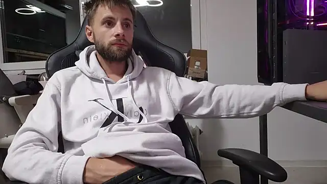 ademandjulia online show from October 2, 2025, 9:18 pm