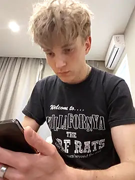 Snapshot of And25bn chatting on October 25, 2025, 4:18 pm And25bn online show from October 25, 2025, 4:18 pm