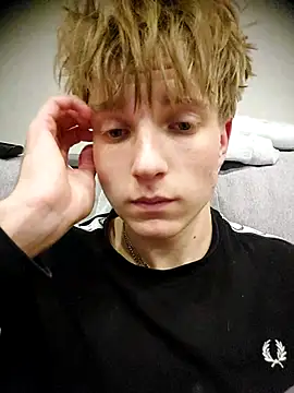 Snapshot of And25bn chatting on October 20, 2025, 9:15 pm And25bn online show from October 20, 2025, 9:15 pm