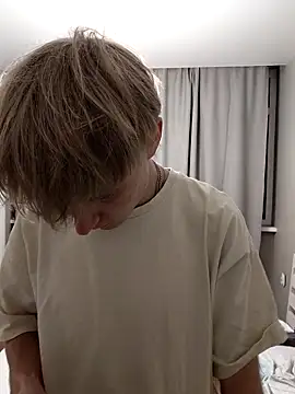 Snapshot of And25bn chatting on October 28, 2025, 10:09 pm And25bn online show from October 28, 2025, 10:09 pm