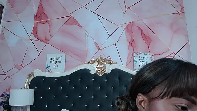 LindaBird online show from November 8, 2025, 4:43 pm