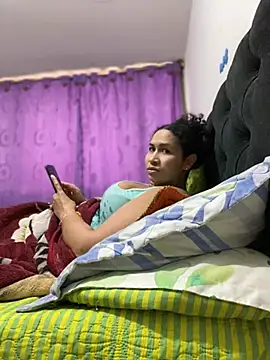 Carola-Ross online show from April 8, 2026, 4:52 pm