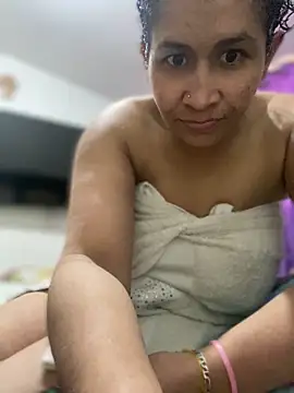 Carola-Ross online show from April 18, 2026, 7:07 pm