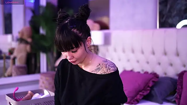 Snapshot of SashaFerrera chatting on October 28, 2025, 7:35 pm SashaFerrera online show from October 28, 2025, 7:35 pm