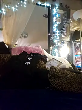 Snapshot of ShysluutGia chatting on September 19, 2025, 7:29 pm ShysluutGia online show from September 19, 2025, 7:29 pm