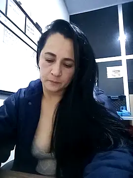 Snapshot of Alanna_11 chatting on October 13, 2025, 4:25 am Alanna 11 online show from October 13, 2025, 4:25 am