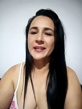 Snapshot of Alanna_11 chatting on October 15, 2025, 3:49 am Alanna 11 online show from October 15, 2025, 3:49 am