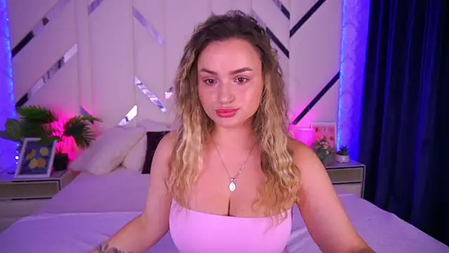 LindsieGreyy online show from October 7, 2025, 6:36 am