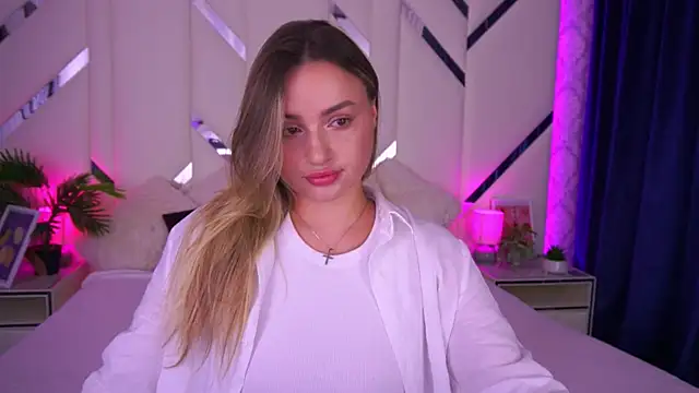 LindsieGreyy online show from September 24, 2025, 6:20 am