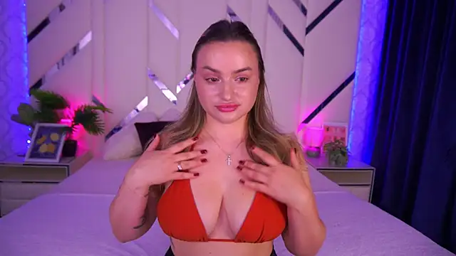 LindsieGreyy online show from October 2, 2025, 6:17 am