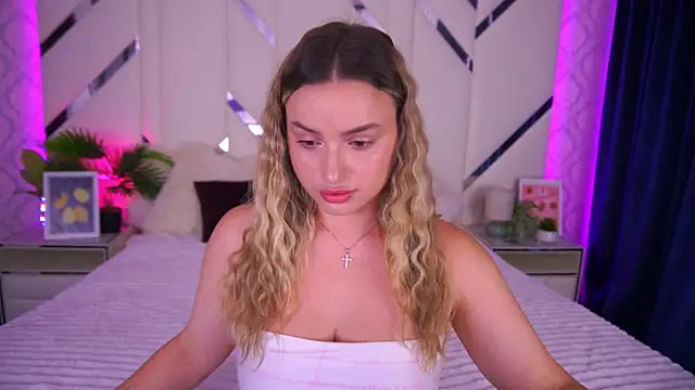 Snapshot of LindsieGreyy chatting on September 22, 2025, 6:30 am LindsieGreyy online show from September 22, 2025, 6:30 am