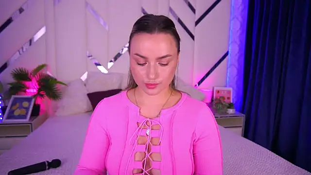 LindsieGreyy online show from October 11, 2025, 7:31 am