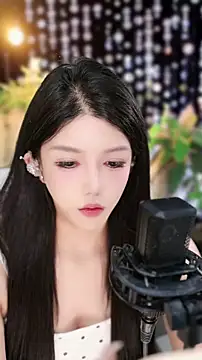 Snapshot of vv-77 chatting on November 7, 2025, 4:00 pm vv-77 online show from November 7, 2025, 4:00 pm