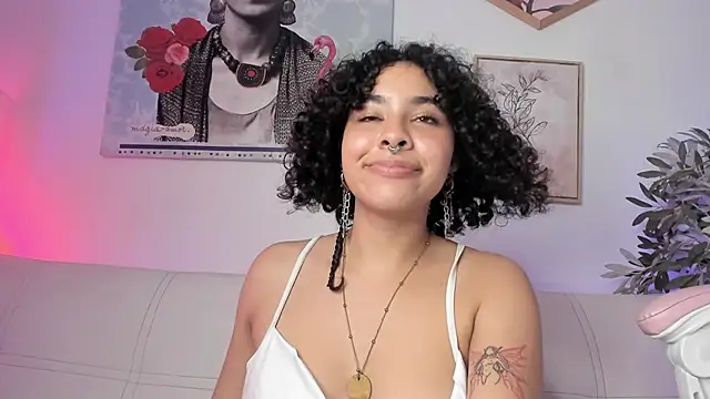 Snapshot of Dhalila_ chatting on March 4, 2025, 5:11 am Dhalila online show from March 4, 2025, 5:11 am