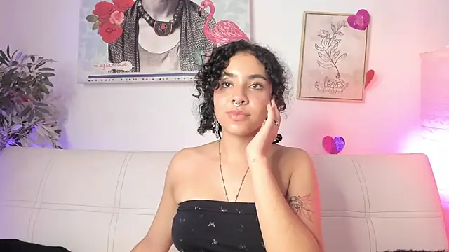 Snapshot of Dhalila_ chatting on February 24, 2025, 7:00 am Dhalila online show from February 24, 2025, 7:00 am