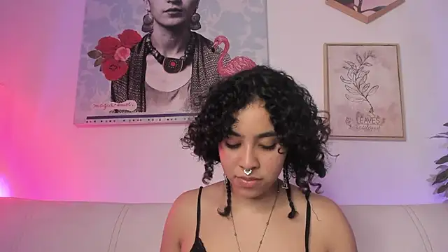 Snapshot of Dhalila_ chatting on March 7, 2025, 4:35 am Dhalila online show from March 7, 2025, 4:35 am