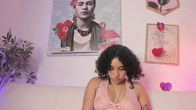 Snapshot of Dhalila_ chatting on February 25, 2025, 7:42 am Dhalila online show from February 25, 2025, 7:42 am