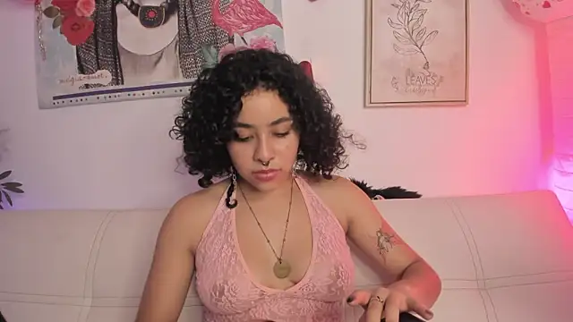 Snapshot of Dhalila_ chatting on February 19, 2025, 7:50 am Dhalila online show from February 19, 2025, 7:50 am