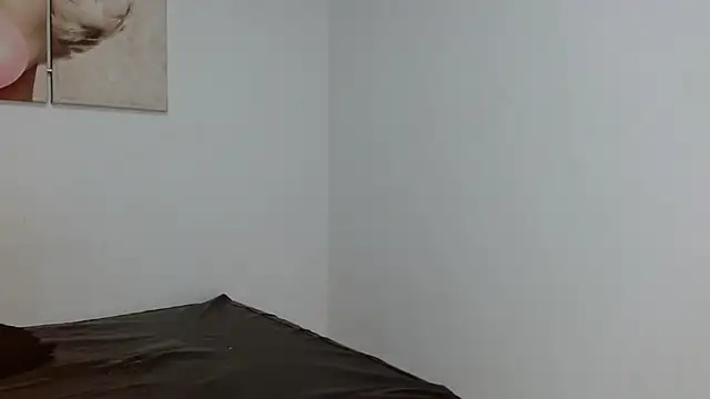 Snapshot of Selena_fox7 chatting on March 5, 2025, 3:29 am Selena fox7 online show from March 5, 2025, 3:29 am