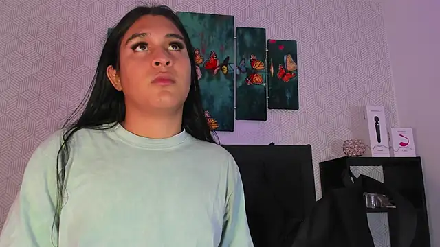 Snapshot of Selena_fox7 chatting on October 19, 2025, 4:04 am Selena fox7 online show from October 19, 2025, 4:04 am