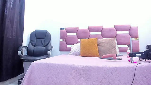 Snapshot of Nathy_Ross chatting on October 3, 2025, 12:17 pm Nathy Ross online show from October 3, 2025, 12:17 pm