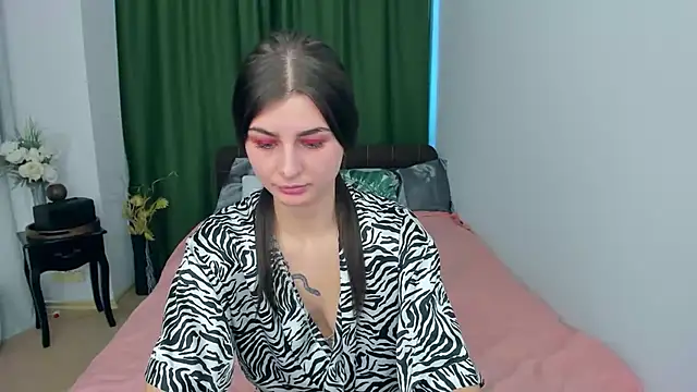 EmmaOlsen4u online show from February 18, 2025, 1:11 pm