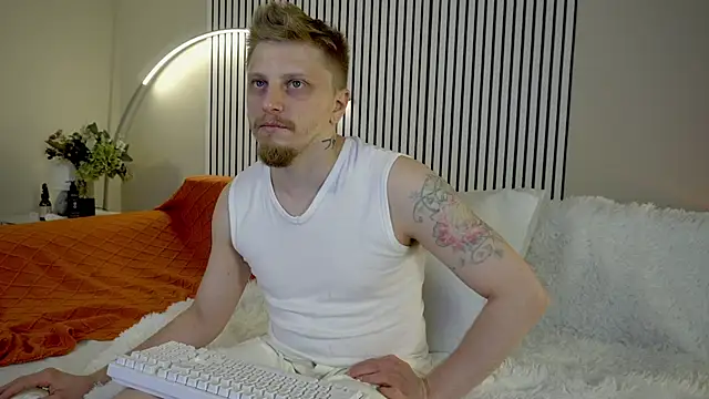 Snapshot of Saint_Vicious chatting on October 1, 2025, 8:24 pm Saint Vicious online show from October 1, 2025, 8:24 pm