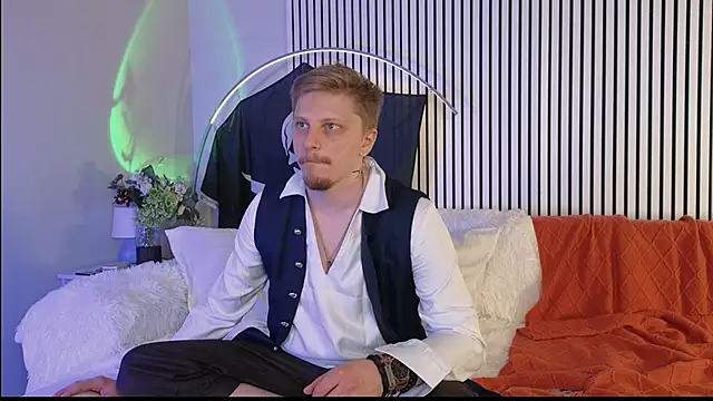 Snapshot of Saint_Vicious chatting on October 25, 2025, 8:09 pm Saint Vicious online show from October 25, 2025, 8:09 pm