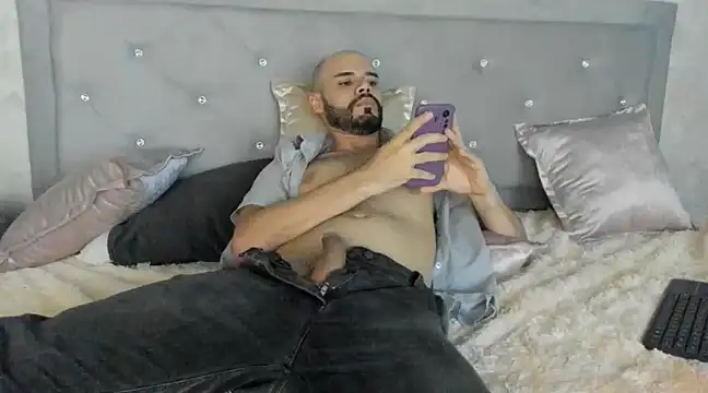 Snapshot of Luke_Diaz7 chatting on February 22, 2025, 2:39 am Luke Diaz7 online show from February 22, 2025, 2:39 am