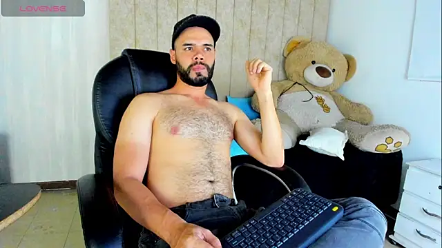 Snapshot of Luke_Diaz7 chatting on March 22, 2025, 11:20 pm Luke Diaz7 online show from March 22, 2025, 11:20 pm