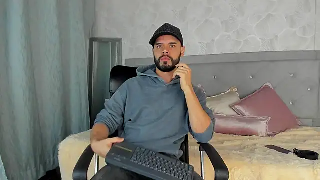 Snapshot of Luke_Diaz7 chatting on March 4, 2025, 12:39 am Luke Diaz7 online show from March 4, 2025, 12:39 am