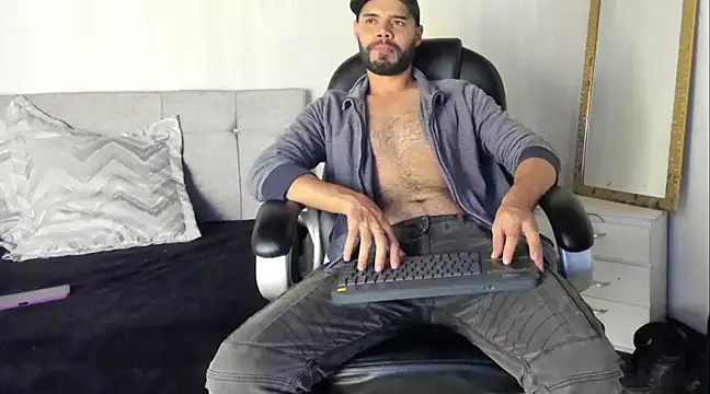 Snapshot of Luke_Diaz7 chatting on March 21, 2025, 11:12 pm Luke Diaz7 online show from March 21, 2025, 11:12 pm