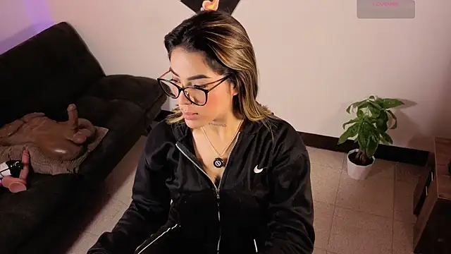 Maryybellax online show from April 6, 2026, 12:06 am