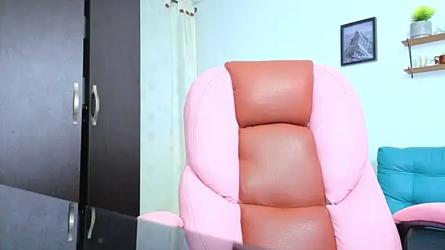 atenea 02 love online show from November 5, 2025, 1:42 am