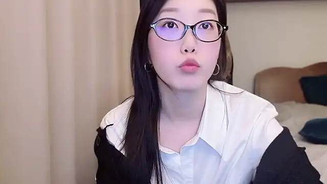 linlinnnnn online show from February 8, 2025, 6:55 pm