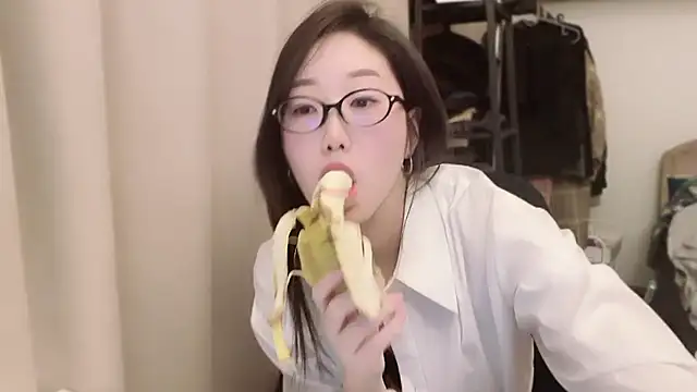 linlinnnnn online show from February 9, 2025, 3:56 pm