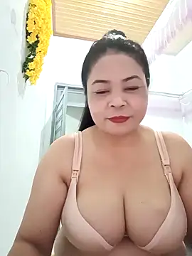 Snapshot of Baby-bigtits2024 chatting on March 17, 2025, 1:29 pm Baby-bigtits2024 online show from March 17, 2025, 1:29 pm