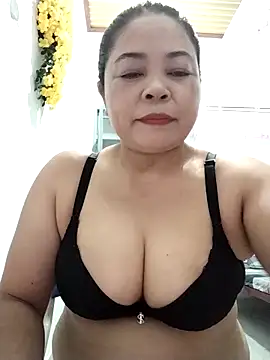 Baby-bigtits2024 online show from October 18, 2025, 1:35 pm