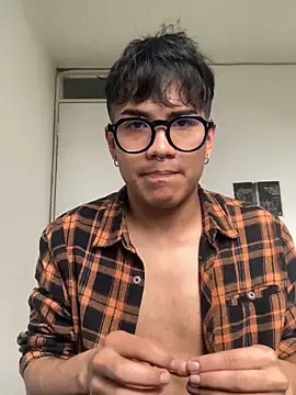 shadowsofgarden online show from April 17, 2026, 9:06 pm