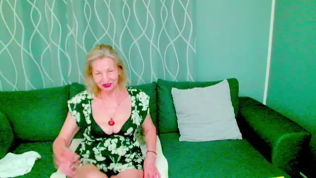 Snapshot of adeleadison chatting on September 24, 2025, 2:40 am adeleadison online show from September 24, 2025, 2:40 am