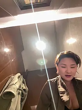 Snapshot of Mia-77 chatting on March 2, 2026, 9:16 am Mia-77 online show from March 2, 2026, 9:16 am