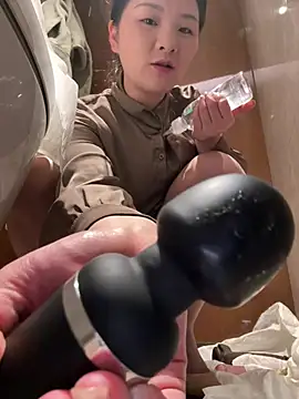 Snapshot of Mia-77 chatting on February 11, 2026, 9:31 am Mia-77 online show from February 11, 2026, 9:31 am