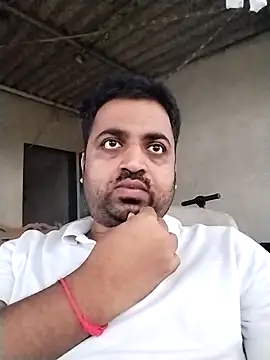Snapshot of Vij717 chatting on September 20, 2025, 12:43 pm Vij717 online show from September 20, 2025, 12:43 pm