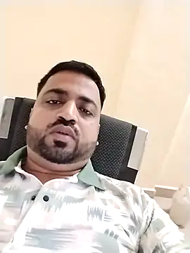 Snapshot of Vij717 chatting on October 5, 2025, 11:50 pm Vij717 online show from October 5, 2025, 11:50 pm