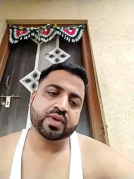 Snapshot of Vij717 chatting on October 5, 2025, 6:26 am Vij717 online show from October 5, 2025, 6:26 am